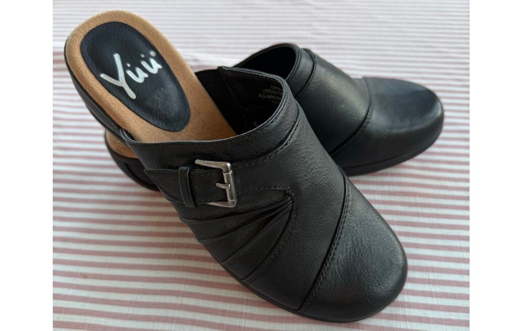 Women's Yuu Black slip on clogs style Enna Size 7 Silver buckle rubber sole